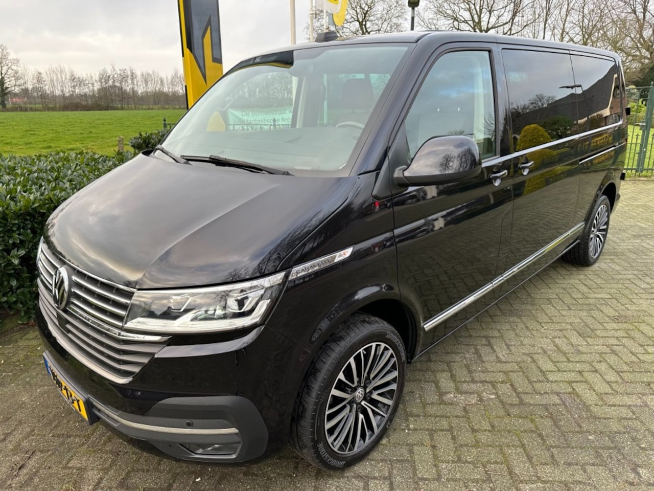 Volkswagen Transporter Caravelle - 2.0 TDI 146kW 4Motion L2H1 DC Nieuwstaat - AutoWereld.nl