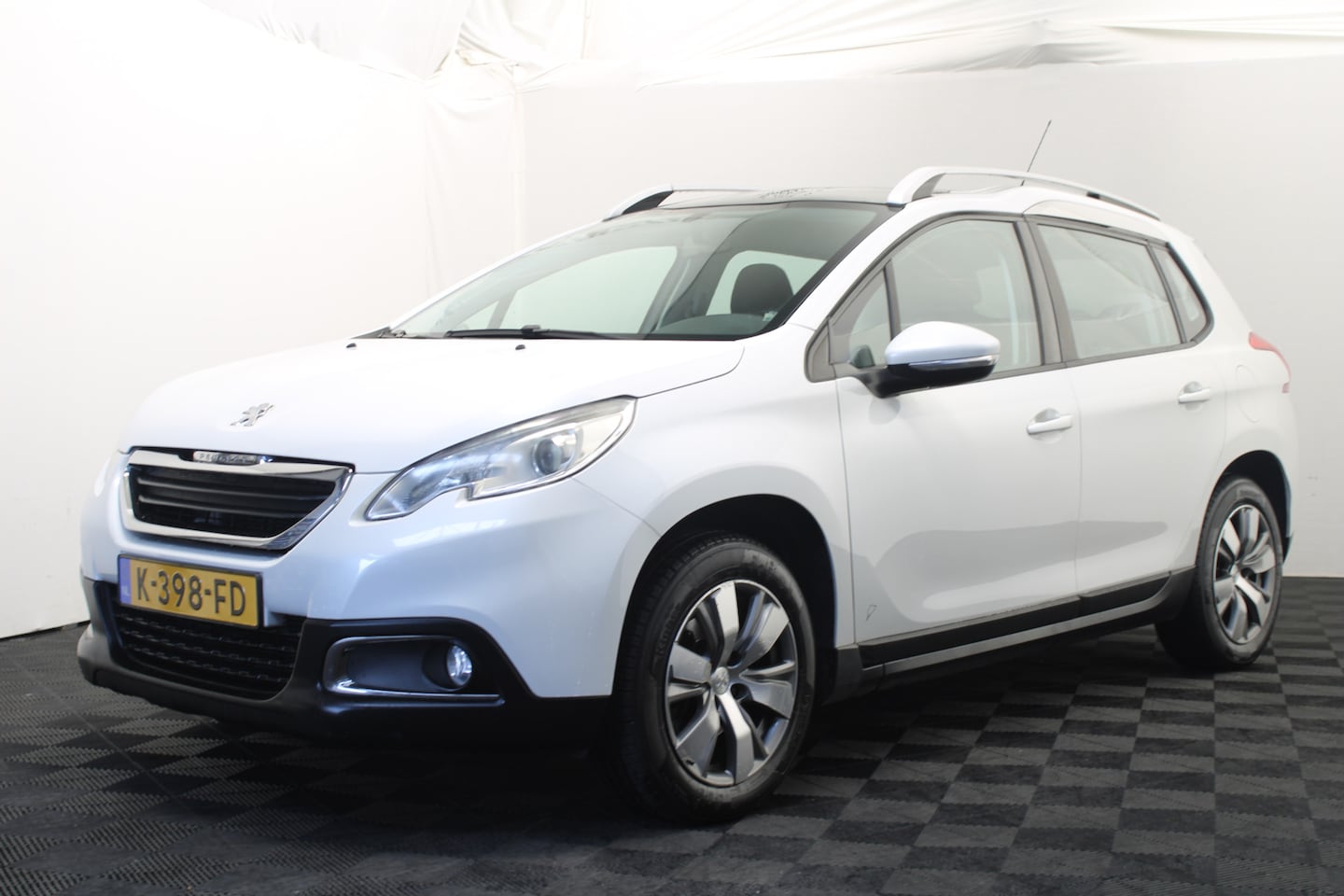 Peugeot 2008 - 1.6 VTi Active Pano - AutoWereld.nl