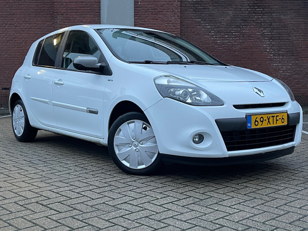 Renault Clio - 1.5 dCi Night & Day|5DRS|CLIMA|NAVI|CRUISE|LEDER - AutoWereld.nl