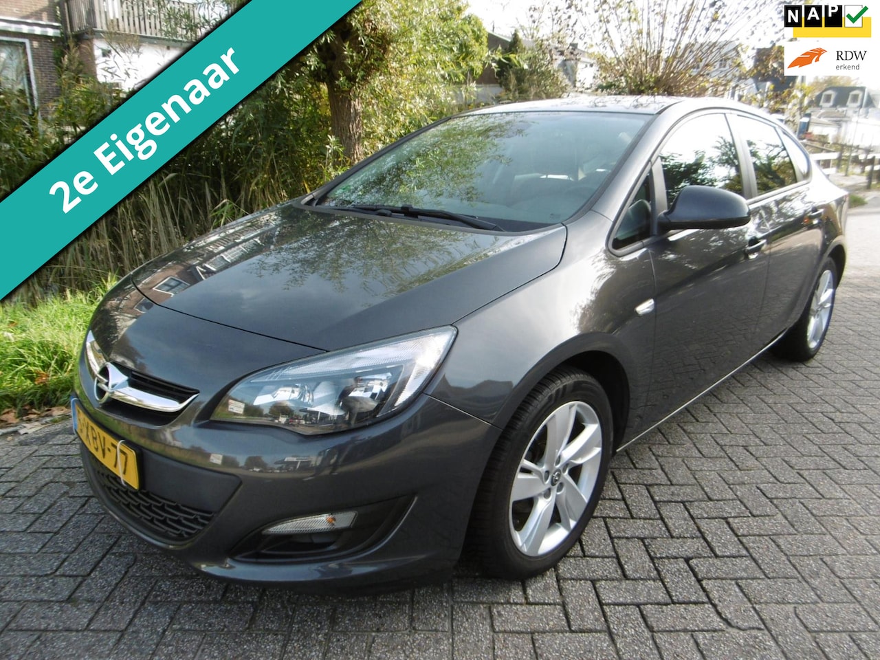 Opel Astra - 1.4 Turbo Berlin 140pk Sedan 2e eig. Trekhaak 1250kg Airco Cruise - AutoWereld.nl