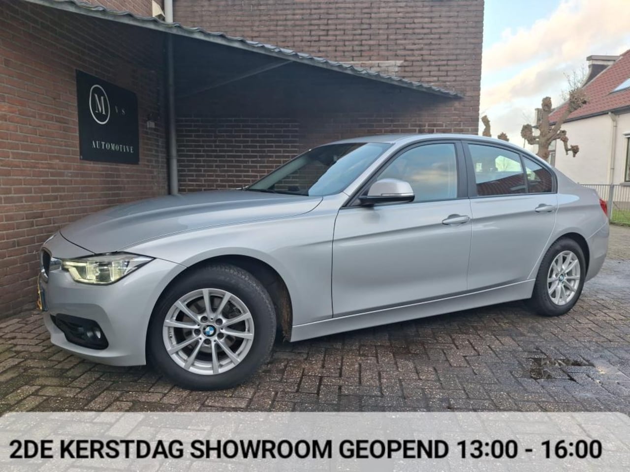 BMW 3-serie - 318i Executive 136PK Automaat / Navigatie / Achteruitrijcamera / Cruise Controle - AutoWereld.nl