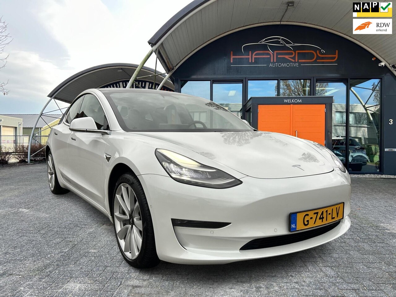 Tesla Model 3 - Long Range RWD Long Range AWD 75 kWh 87% SOH Trekhaak (1.000kg) - AutoWereld.nl