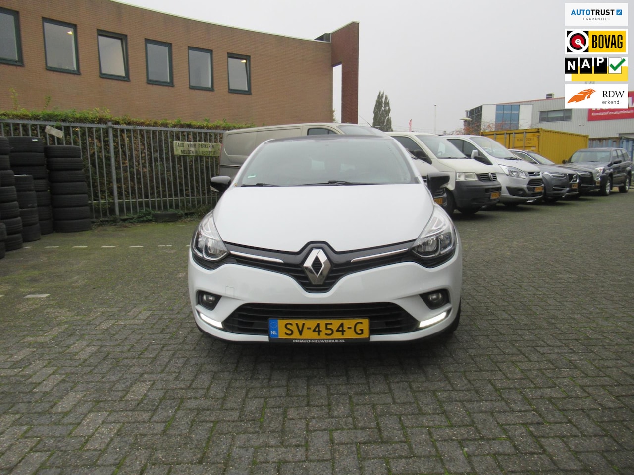 Renault Clio - 0.9 TCe Limited met trekhaak - AutoWereld.nl