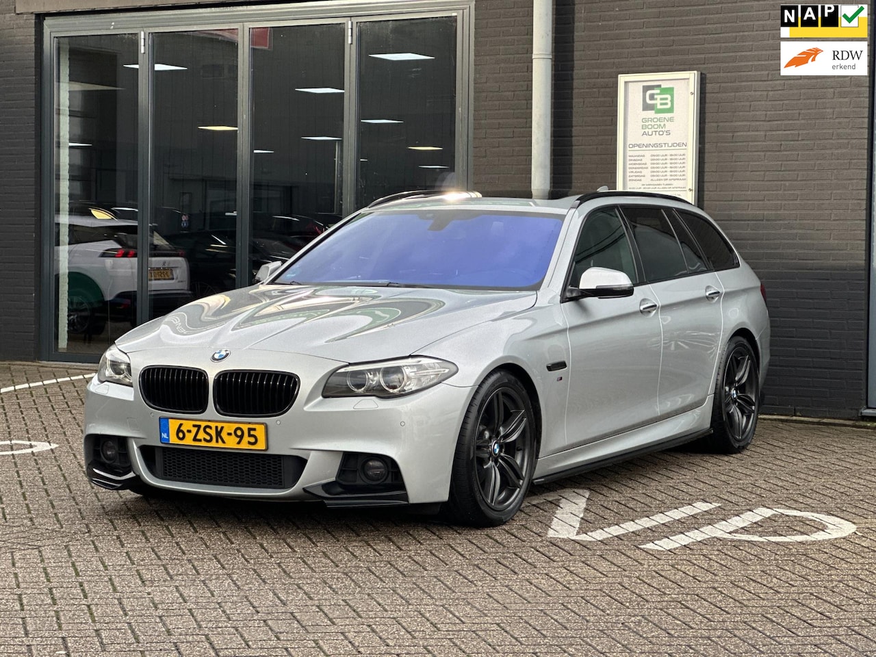 BMW 5-serie Touring - 520i High Executive/M-PAKKET/2E EIG/PANO-DAK/CAMERA/NL-AUTO NAP!! - AutoWereld.nl