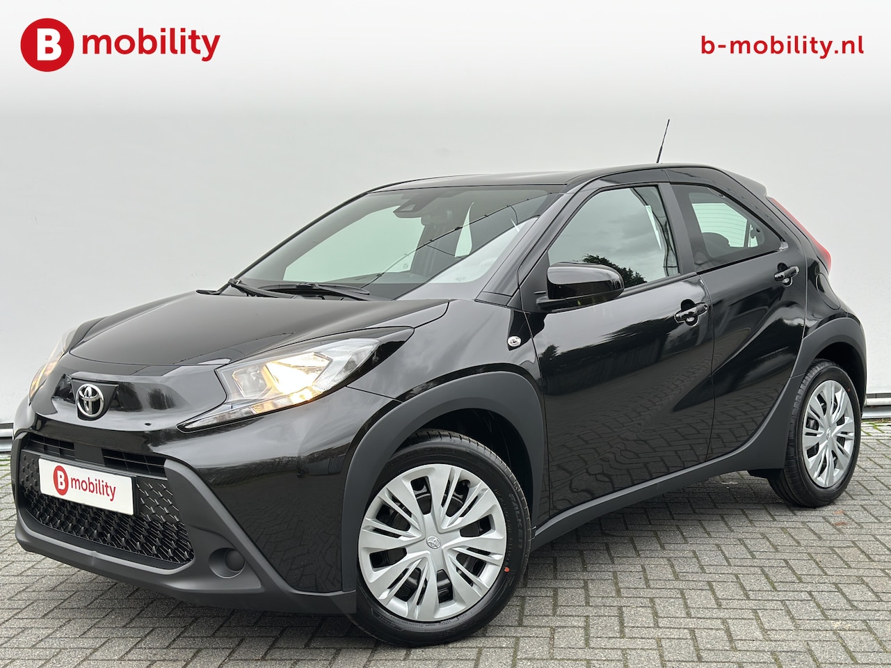 Toyota Aygo X - 1.0 VVT-i MT Play NIEUW Rijklaar! | Apple CarPlay | Adaptive Cruise Control | DAB Audio - AutoWereld.nl