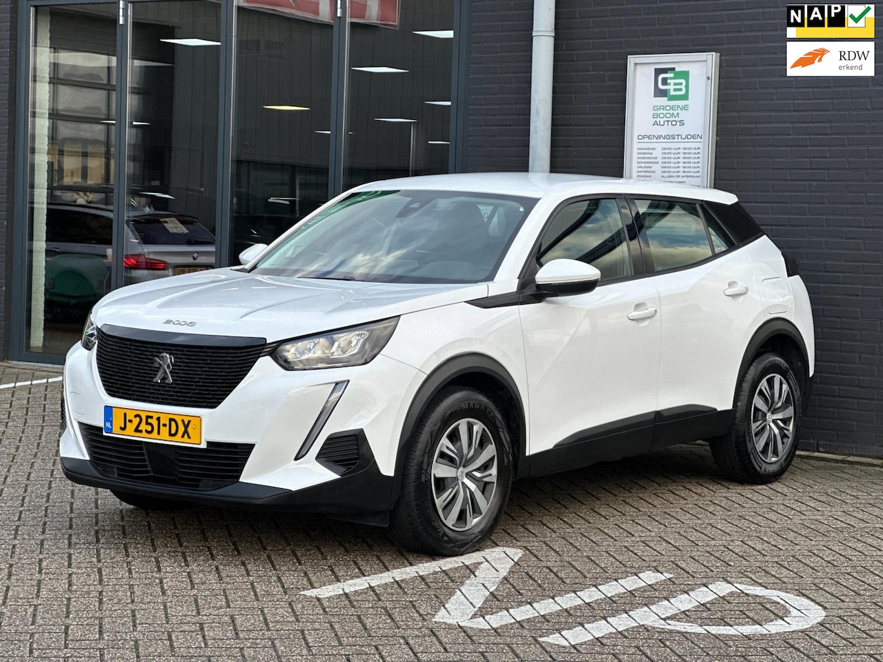 Peugeot 2008 - 1.2 PureTech Active/APP-CONNECT/NAVI/NL-AUTO NAP!! - AutoWereld.nl