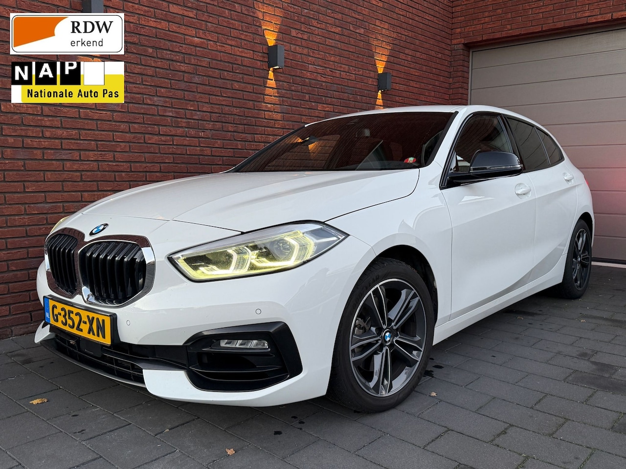 BMW 1-serie - 118i High Executive Edition BMW 1-Serie 118i 140pk High Executive Edition BTW Garantie - AutoWereld.nl