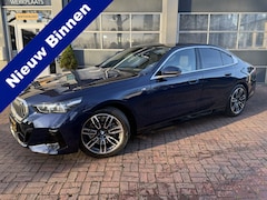 BMW 5-serie - 520i M-Sport | Panoramadak | Stoelvent. | HarmanKardon | Drivers Ass. Prof 2024 km 14.000