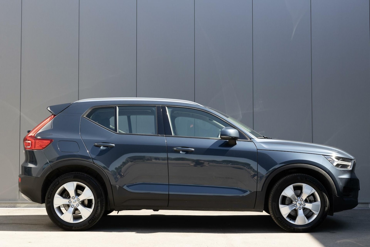 Volvo XC40 - | B4 Momentum Business BLIS 2100kg trekgewicht Adaptive Cruise Full LED - AutoWereld.nl