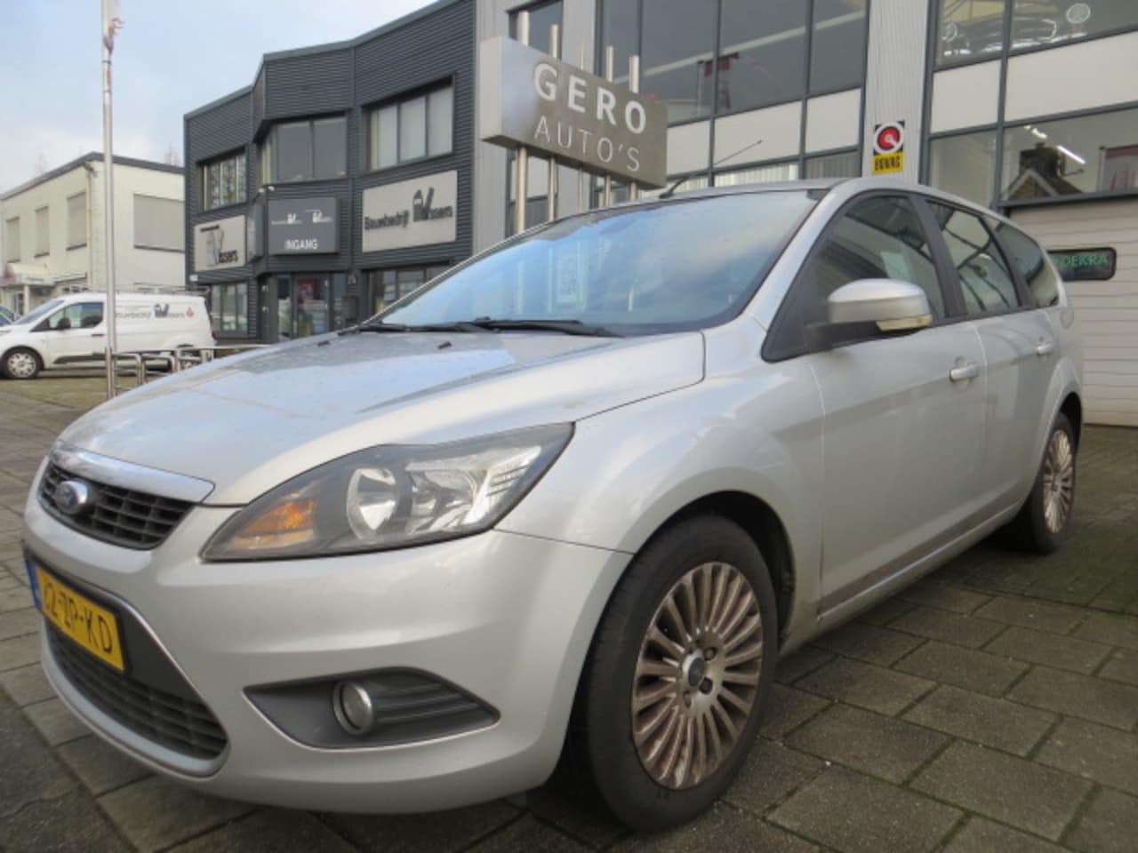 Ford Focus Wagon - 1.6 Titanium station airco ecc , lmv pdc trekhaak etc - AutoWereld.nl