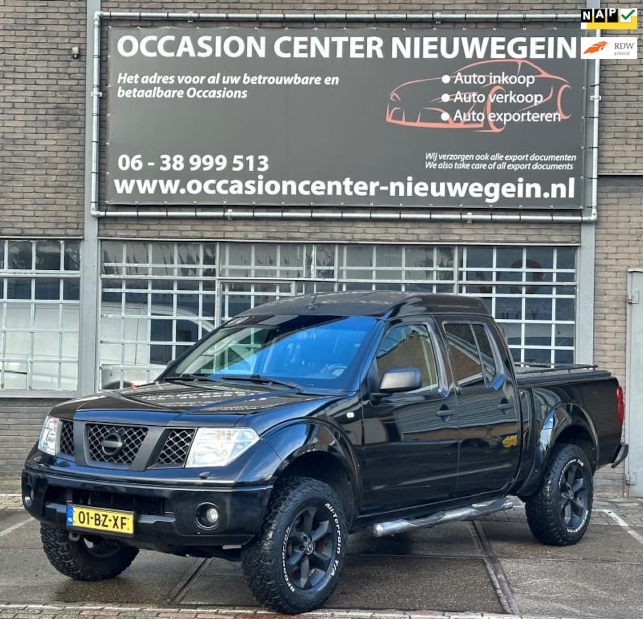 Nissan Navara - 2.5 DCI LE Double Cabine 4X4! AUTOMAAT! Airco! - AutoWereld.nl