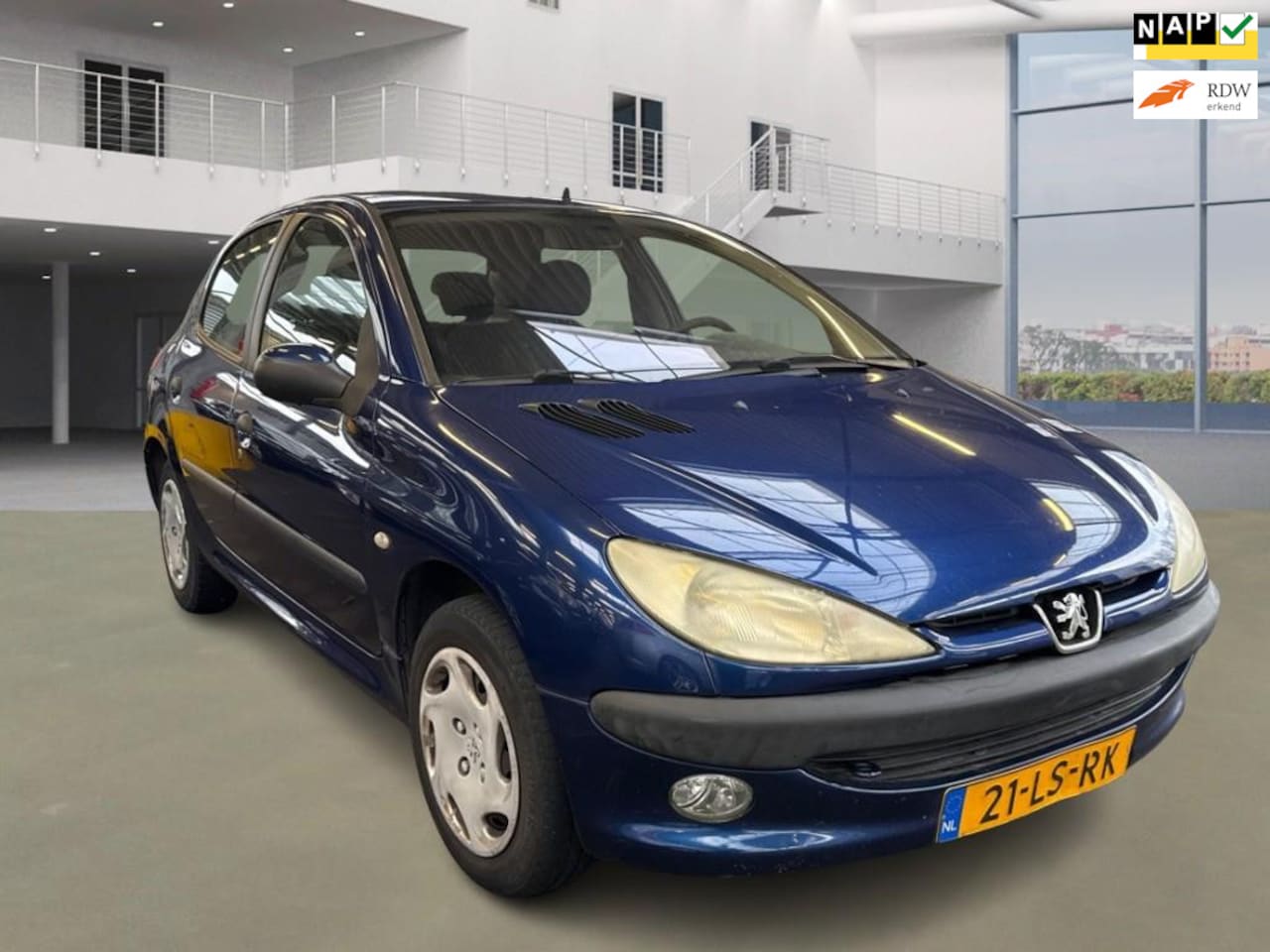 Peugeot 206 - 1.4 Gentry Airco Stuurbekrachtiging Elc ramen Nap Apk eerste eigenaar! - AutoWereld.nl