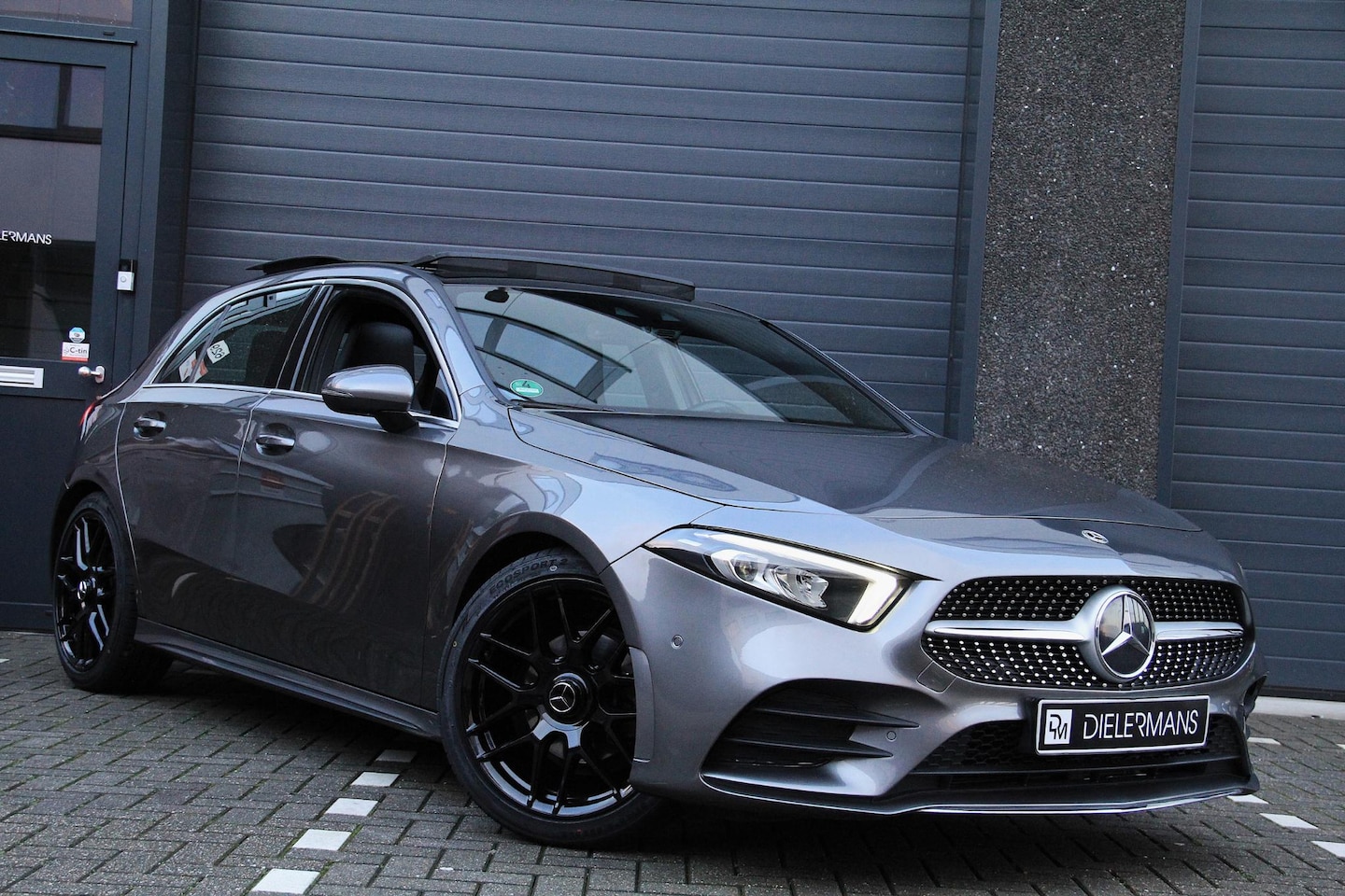 Mercedes-Benz A-klasse - 180 AMG | Panorama dak | 10.25 inch display | Carplay | Bomvol! - AutoWereld.nl