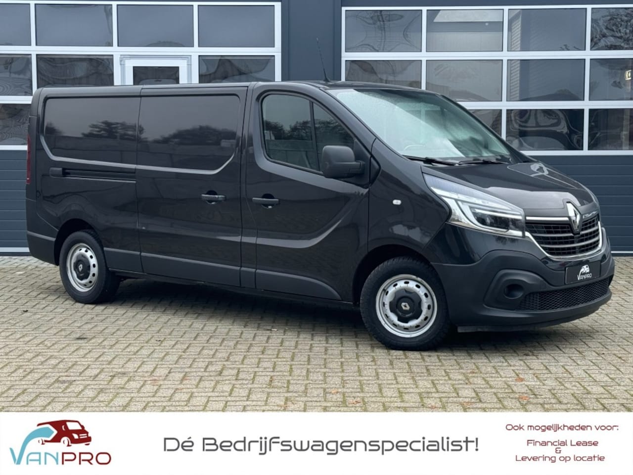 Renault Trafic - 2.0 dCi 120 pk GB L2H1 / Navi / LED / Trekhaak - AutoWereld.nl