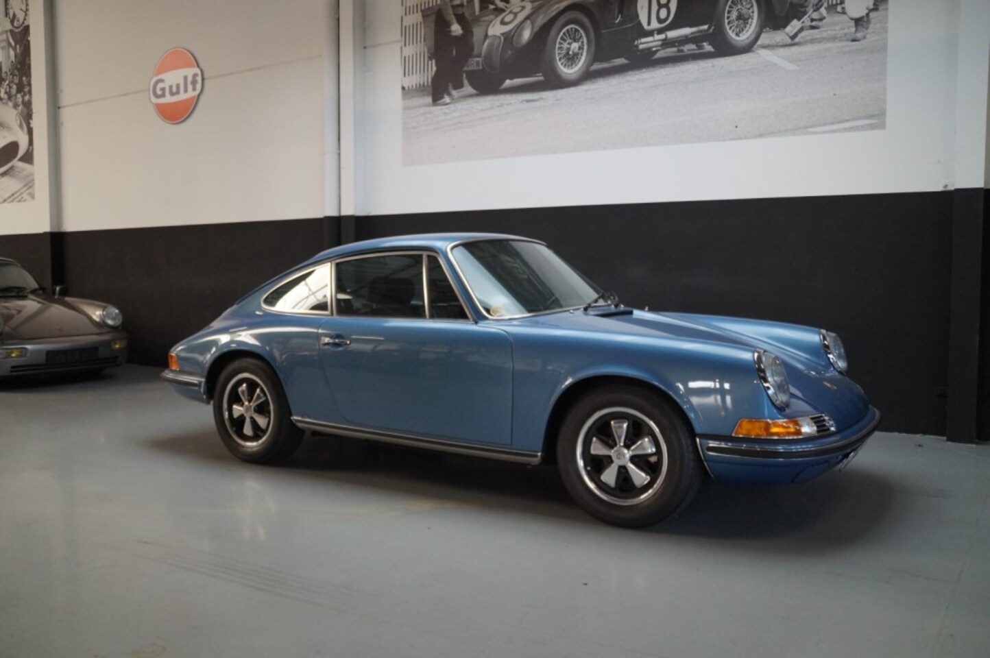 Porsche 911 - 911T Gemini Blue fully restored (1970) - AutoWereld.nl