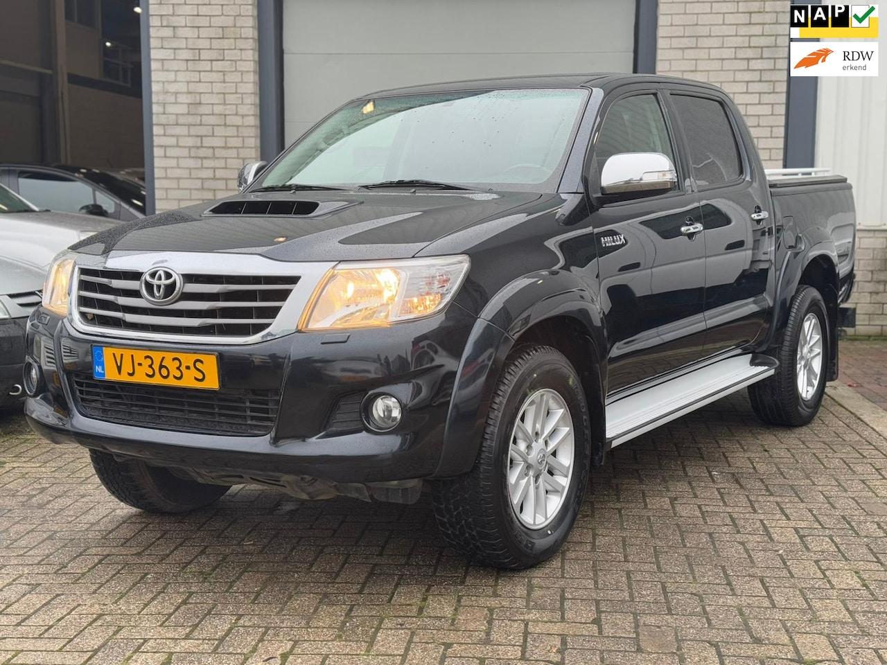 Toyota HiLux - 3.0 D-4D SR DC Automaat|Camera|Airco - AutoWereld.nl