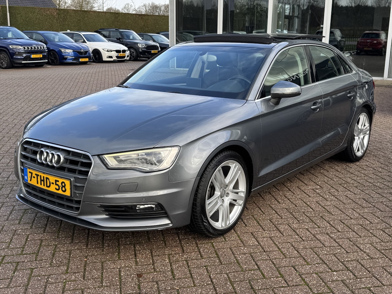 Audi A3 Limousine - 1.4 TFSI CoD Ambition Pro Line Plus / Trekhaak / Panoramadak / Navigatie / Parkeerhulp V+A - AutoWereld.nl