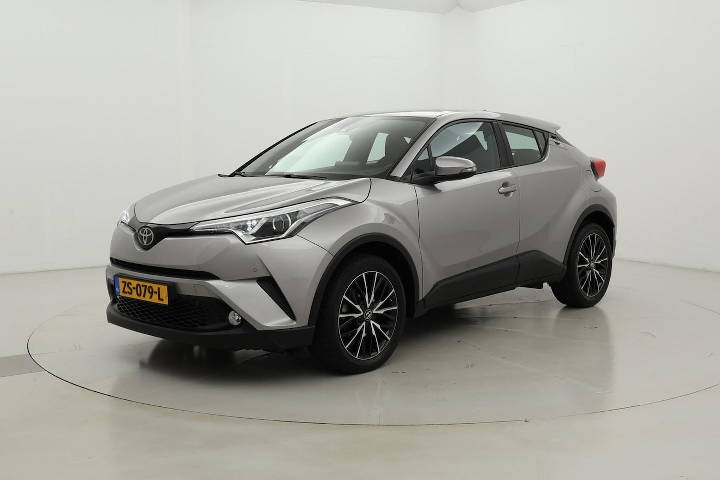 Toyota C-HR - 1.2 Active Trekhaak Parkeersensors Navigatie - AutoWereld.nl