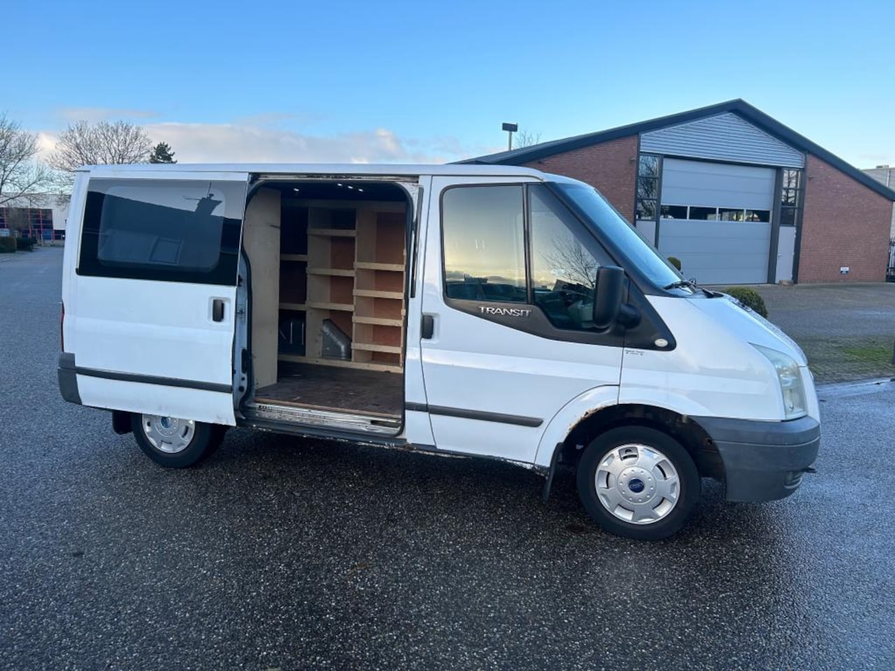 Ford Transit - 260S 2.2 TDCI SHD 260S 2.2 TDCI SHD - AutoWereld.nl