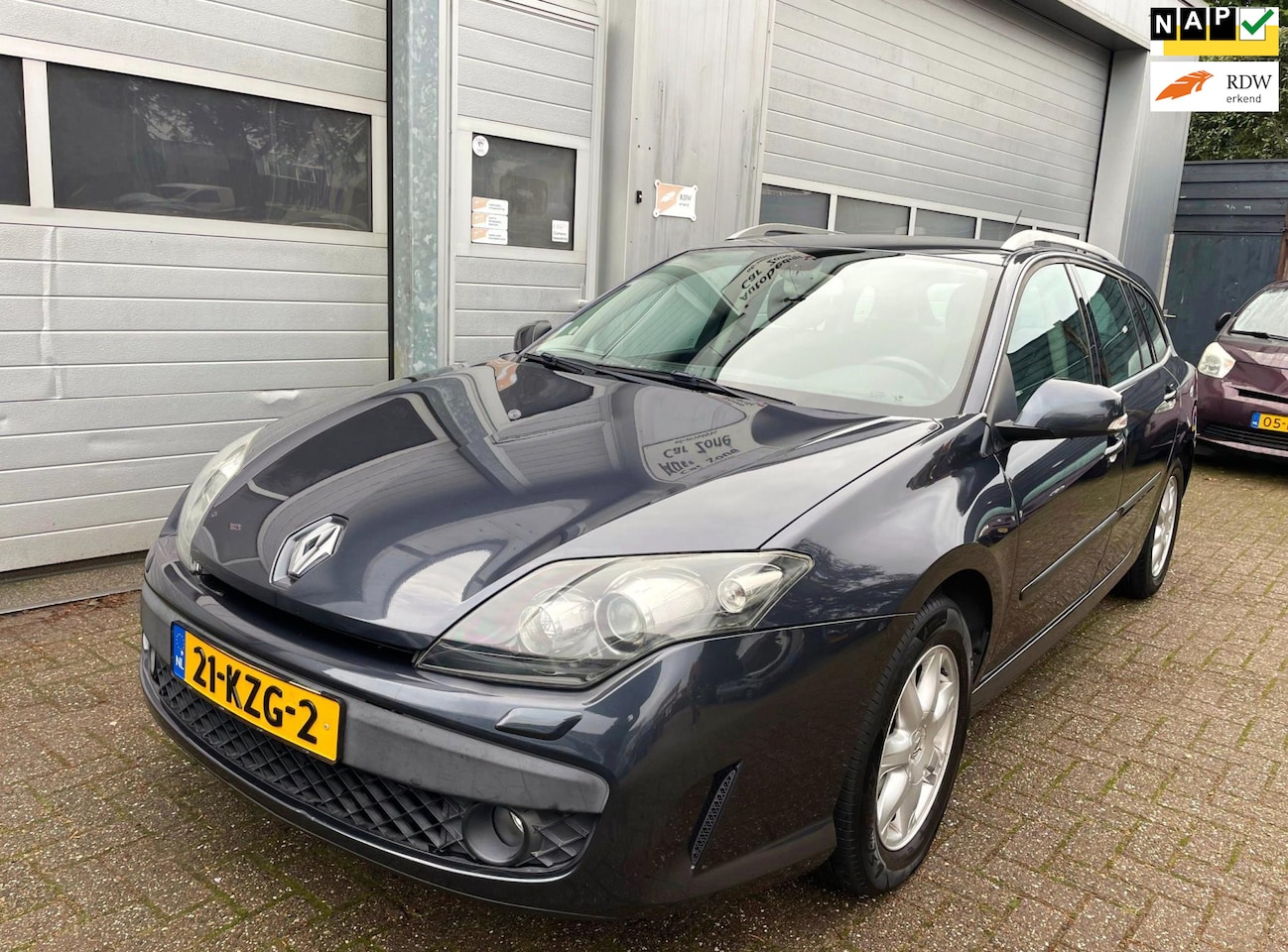 Renault Laguna Estate - 2.0 16V-Navi-Clima-Cruis-Xenon-Trekh.k - AutoWereld.nl