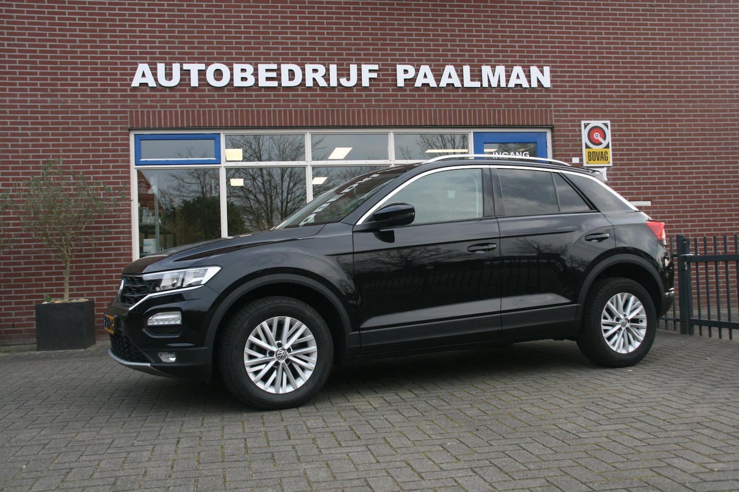 Volkswagen T-Roc - 1.0 TSI Style | bots preventie | parkeersensoren | phone | voice - AutoWereld.nl