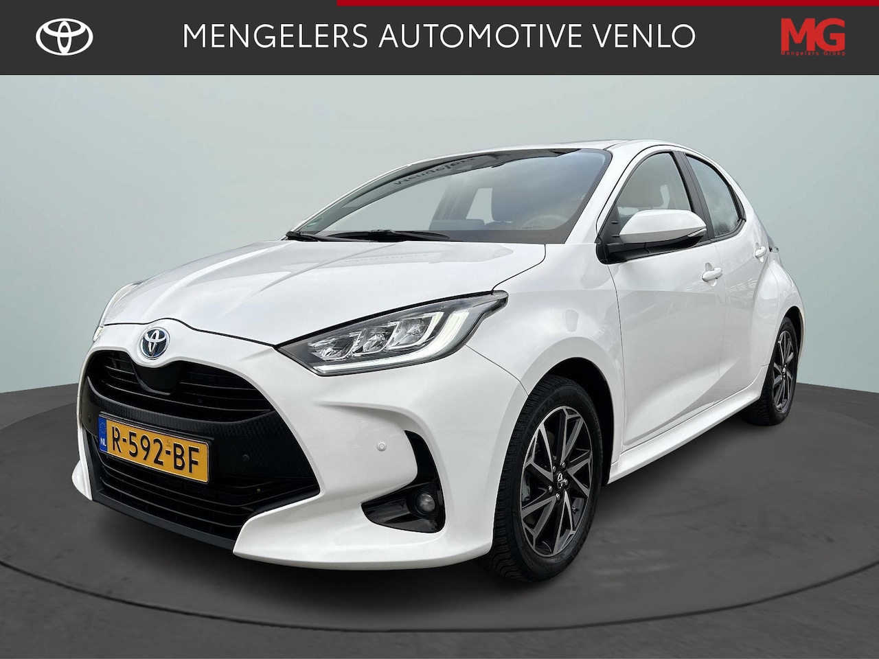 Toyota Yaris - 1.5 Hybrid Dynamic Navigatie / Camera / Cruise Control / Climate Control - AutoWereld.nl