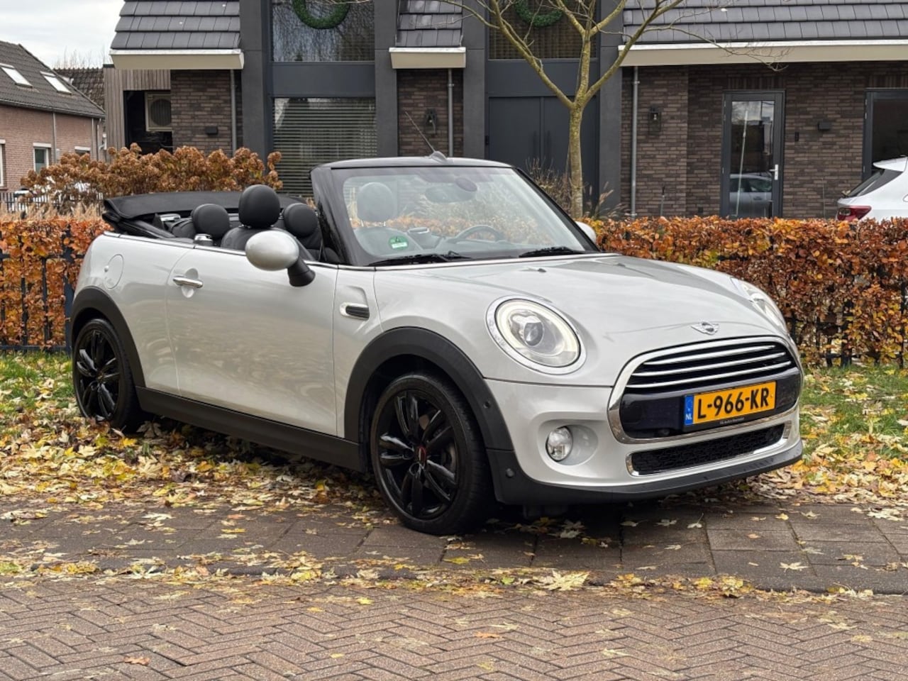 MINI Cabrio - Navigatie,Led koplampen,Volleder Int.,Stoelverwarming - AutoWereld.nl