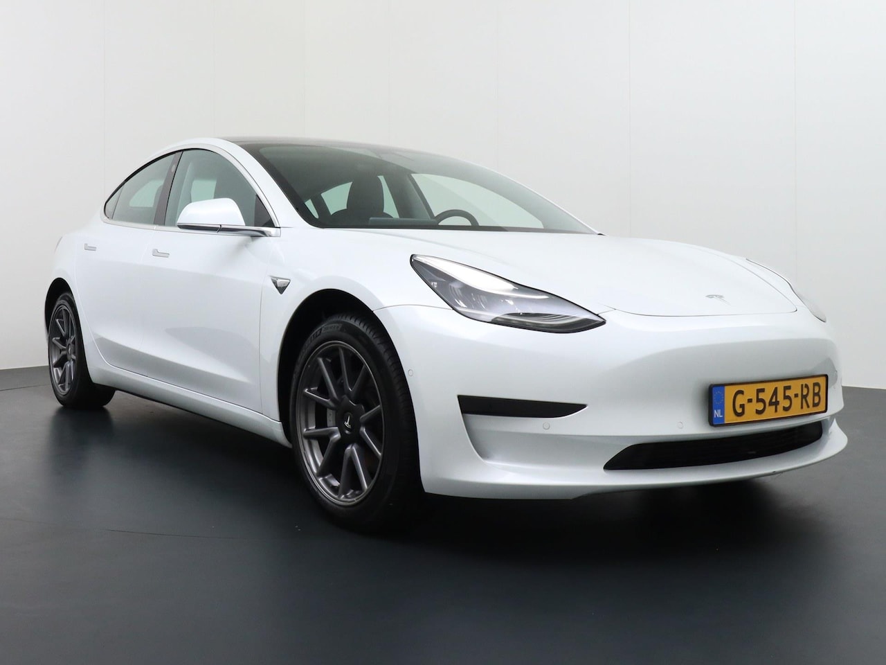 Tesla Model 3 - RWD Plus 60 kWh Carbon Interieur zwart leer - AutoWereld.nl