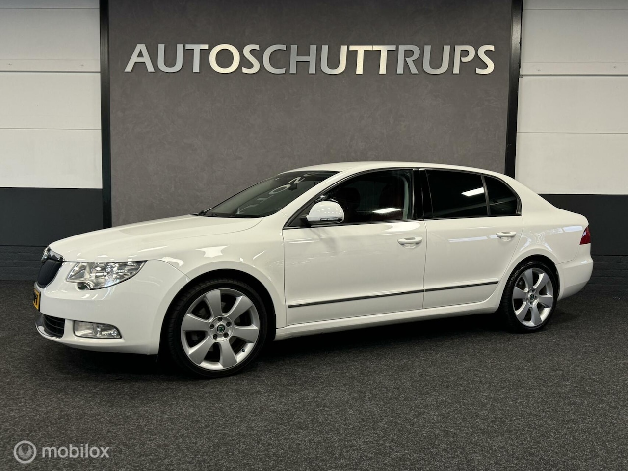 Skoda Superb - 1.4 TSI Business Line CAMERA / TREKHAAK / LEER - AutoWereld.nl