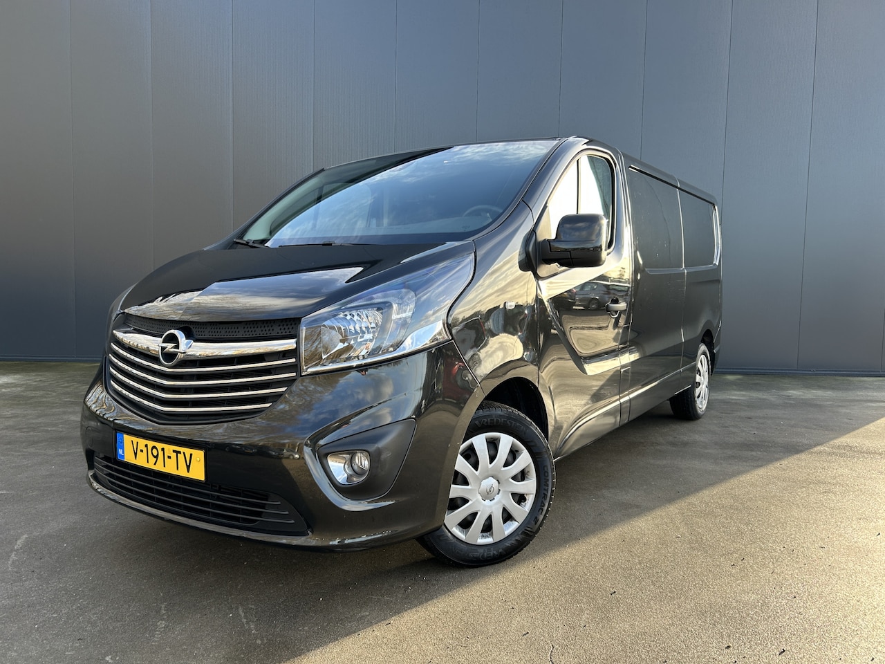 Opel Vivaro - 1.6 CDTI 122 PK L2H1 AIRCO CRUISE 1e EIGENAAR NAVI TREKHAAK EURO 6 - AutoWereld.nl