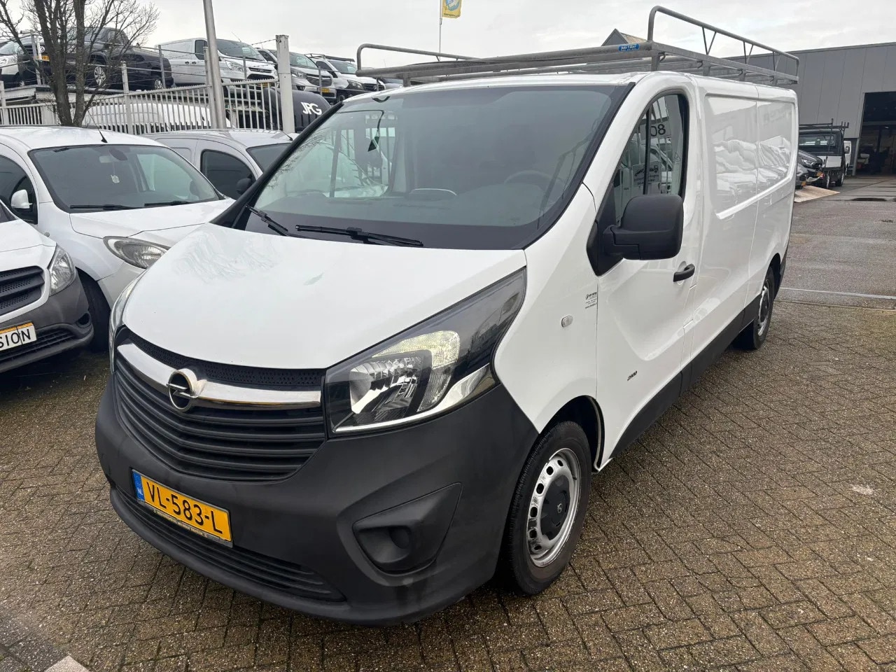 Opel Vivaro - l2h1 airco navi - AutoWereld.nl