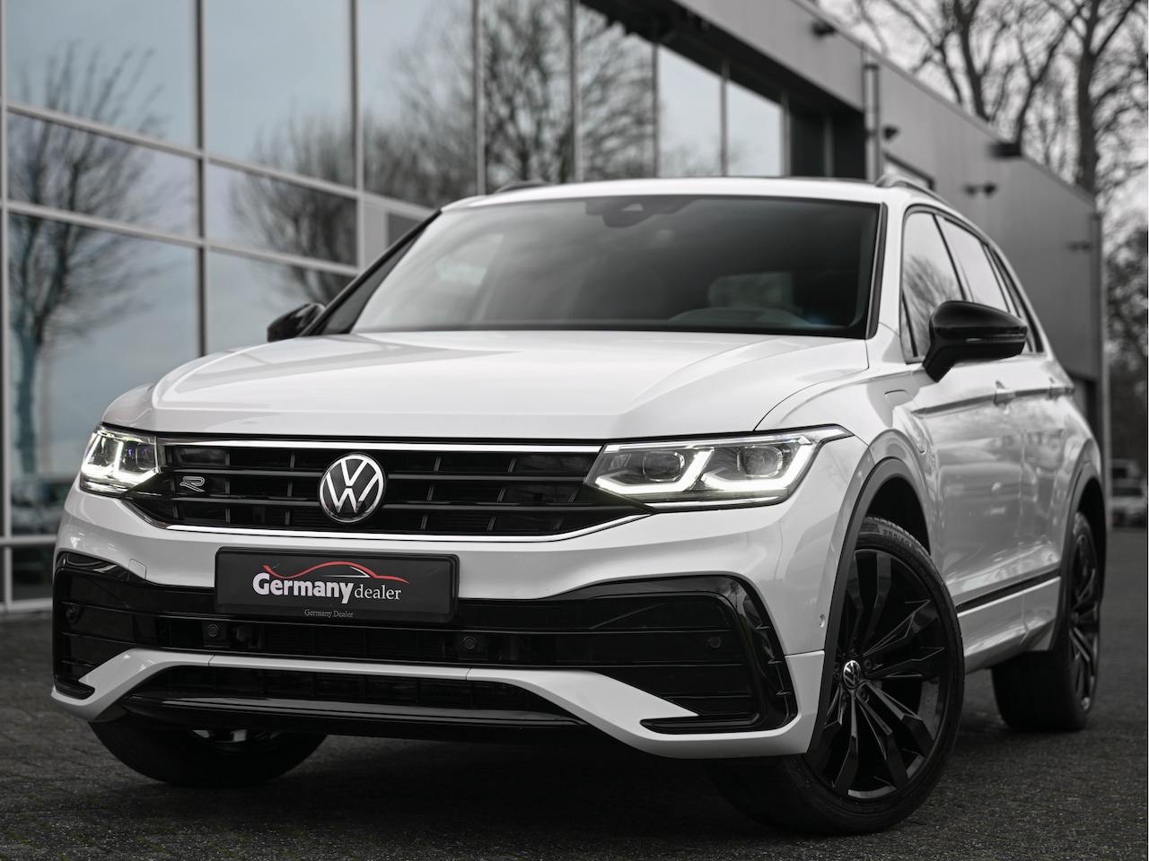 Volkswagen Tiguan - 1.4TSI 245pk eHybrid R-Line Pano IQ-Light ACC HUD 20-Inch Tr.Haak Lane/Side Assist DAB Cam - AutoWereld.nl