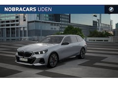 BMW 5-serie Touring - 530e High Executive M Sport Automaat / Panoramadak / Trekhaak / Verwarmd stuurwiel / Stoel