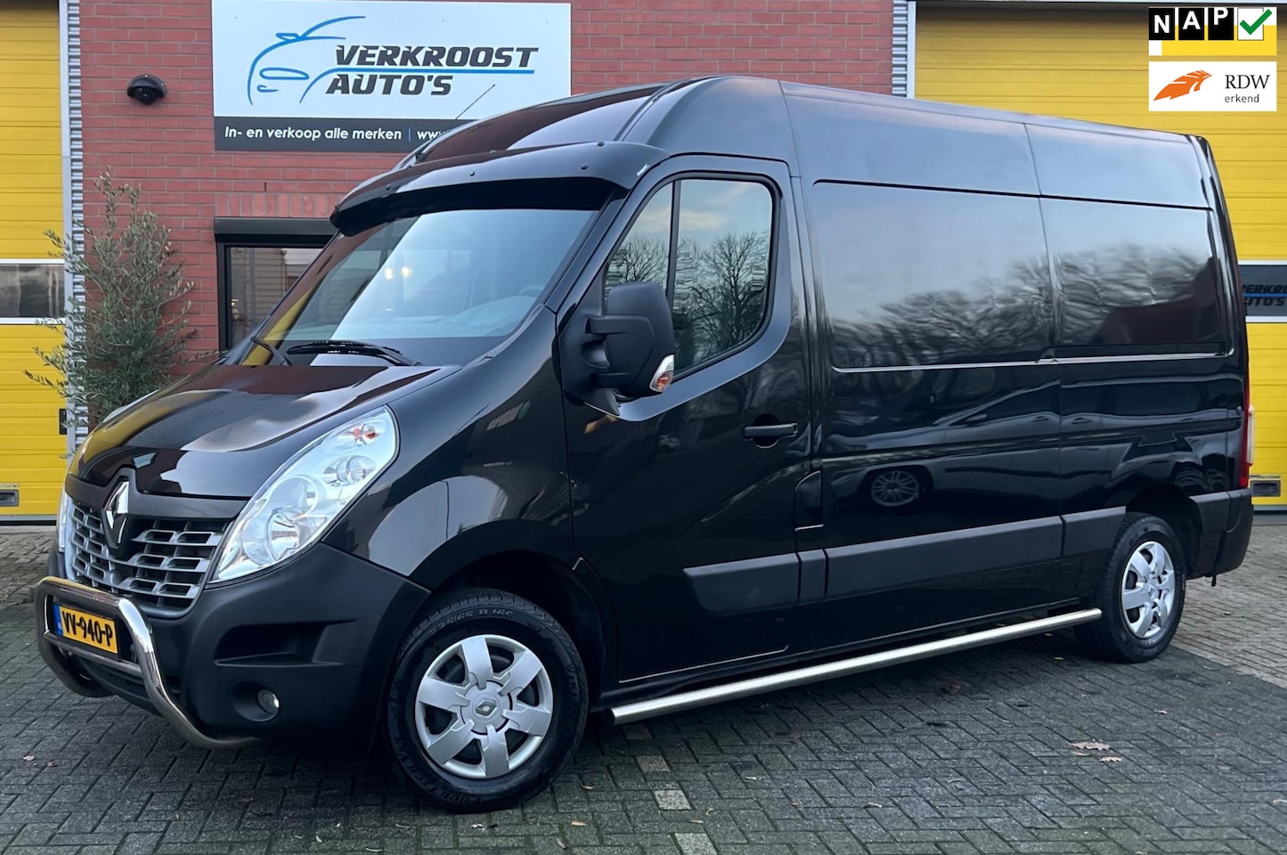 Renault Master - T35 2.3 dCi L2H3 applecarplay. 3p. airco. - AutoWereld.nl