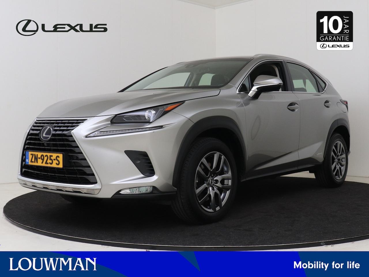 Lexus NX - 300h AWD Business Line | Parkeersensoren | Lederen Bekleding | Stoelverwarming | - AutoWereld.nl