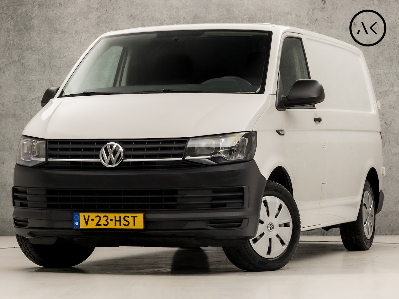 Volkswagen Transporter - 2.0 TDI L1H1 Highline 150Pk Automaat (SCHERM, TREKHAAK, ELEK RAMEN, BLUETOOTH, NIEUWE APK, - AutoWereld.nl