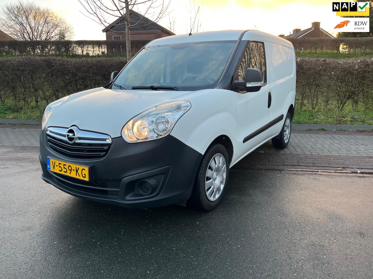 Opel Combo - 1.3 CDTi L1H1 Edition 1.3 CDTi L1H1 Edition, Airco, Trekhaak - AutoWereld.nl