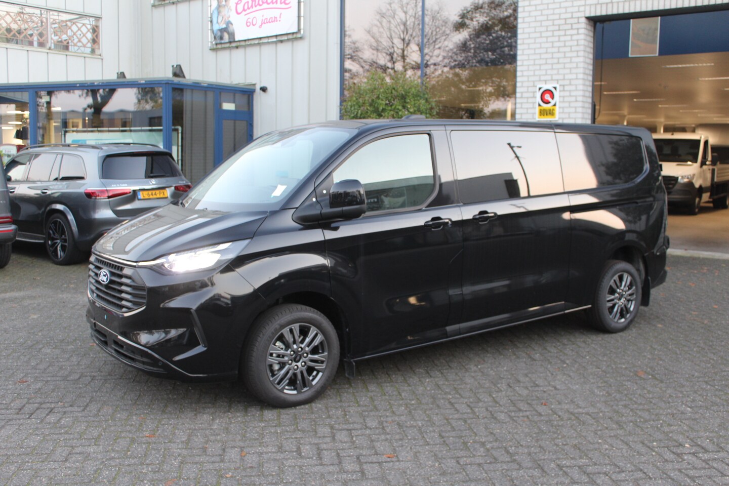 Ford Transit Custom - 300L 2.0 TDCI L2H1 Limited DC Driver Assistance Pack Premium, Middenconsole, Inklapbare tr - AutoWereld.nl