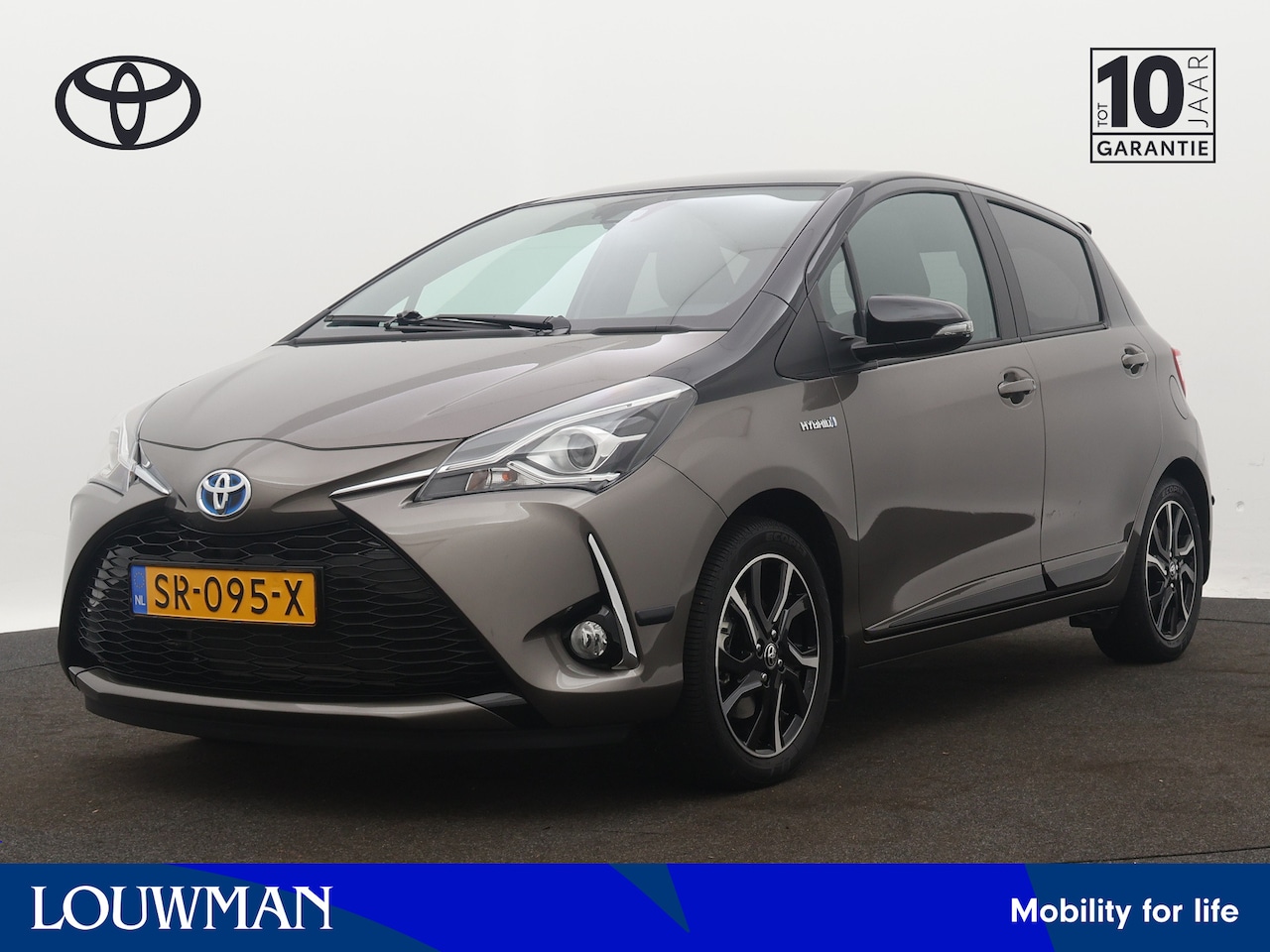 Toyota Yaris - 1.5 Hybrid Bi-Tone Plus | Panoramadak | LM velgen | Climate Control | Trekhaak | - AutoWereld.nl