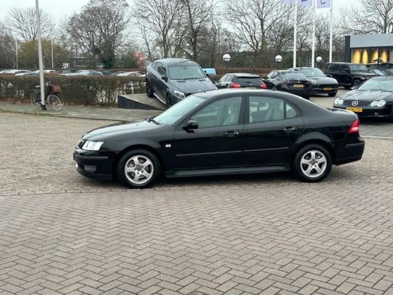 Saab 9-3 Sport Sedan - 1.8t Linear 1.8t Linear,bj.2003,kleur:zwart,airco,sportvelgen,cruise control,APK tot 02/2026 en NAP me - AutoWereld.nl