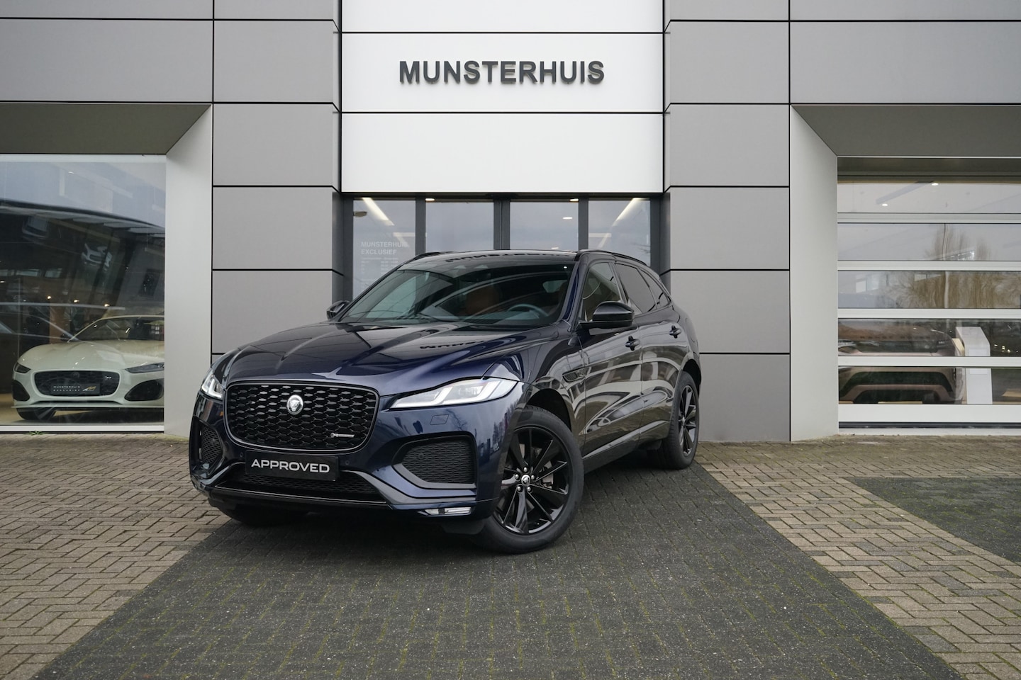 Jaguar F-Pace - 2.0 P400e PHEV R-Dynamic SE - Elektrisch glazen panorama-dak - Meridian - - AutoWereld.nl