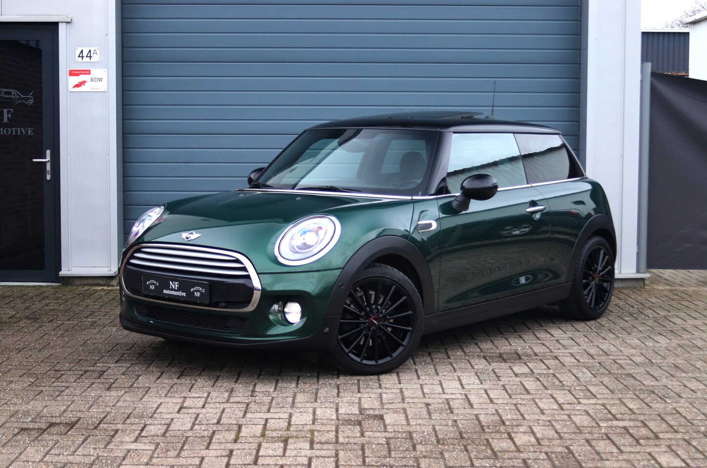 MINI Mini 1.5 Cooper Chili Serious Business Cooper F56 - Chili - Pano ...