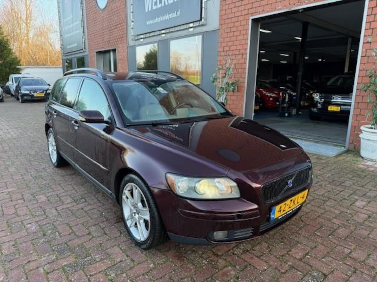 Volvo V50 - 2.5 T5 Elan LPG-G3, Leer, navi - AutoWereld.nl