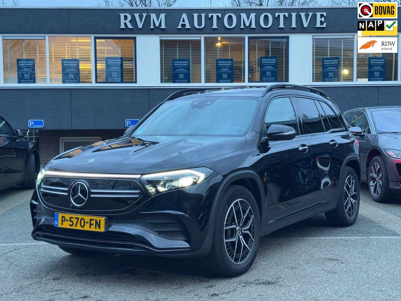 Mercedes-Benz EQB - 300 4MATIC AMG Line 7p. 67 kWh VAN 44.900 VOOR 41.770 EINDEJAARSVOORDEEL 3.130 | ORIG. NL. - AutoWereld.nl