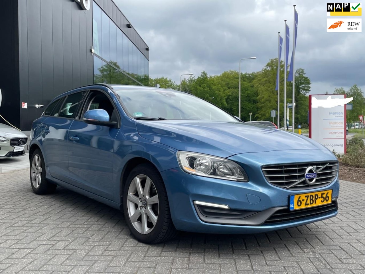 Volvo V60 - 2.0 D4 Momentum EXPORT - AutoWereld.nl