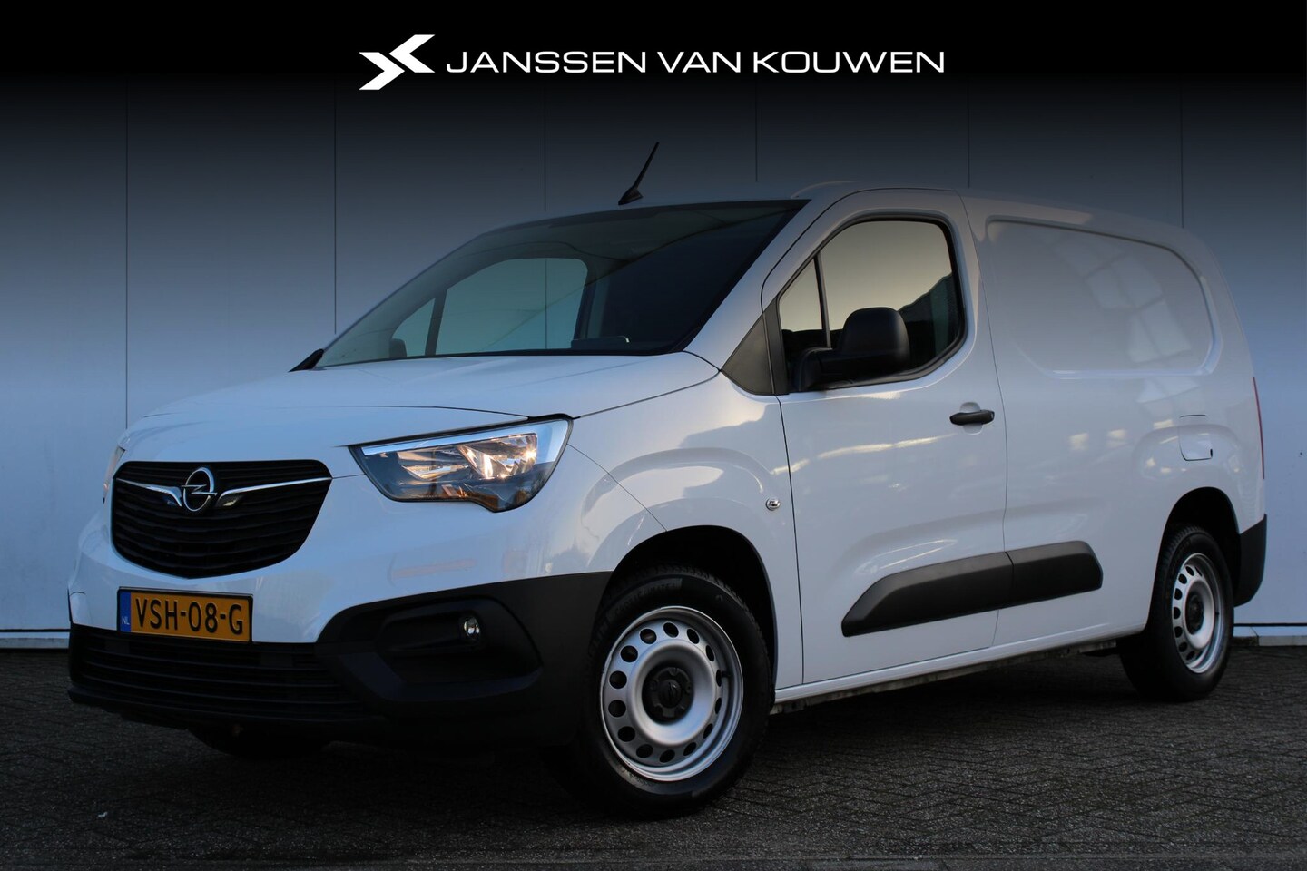 Opel Combo - 1.5D L2H1 Edition Navigatie / Trekhaak / Apple CarPlay / Parkeersensoren - AutoWereld.nl