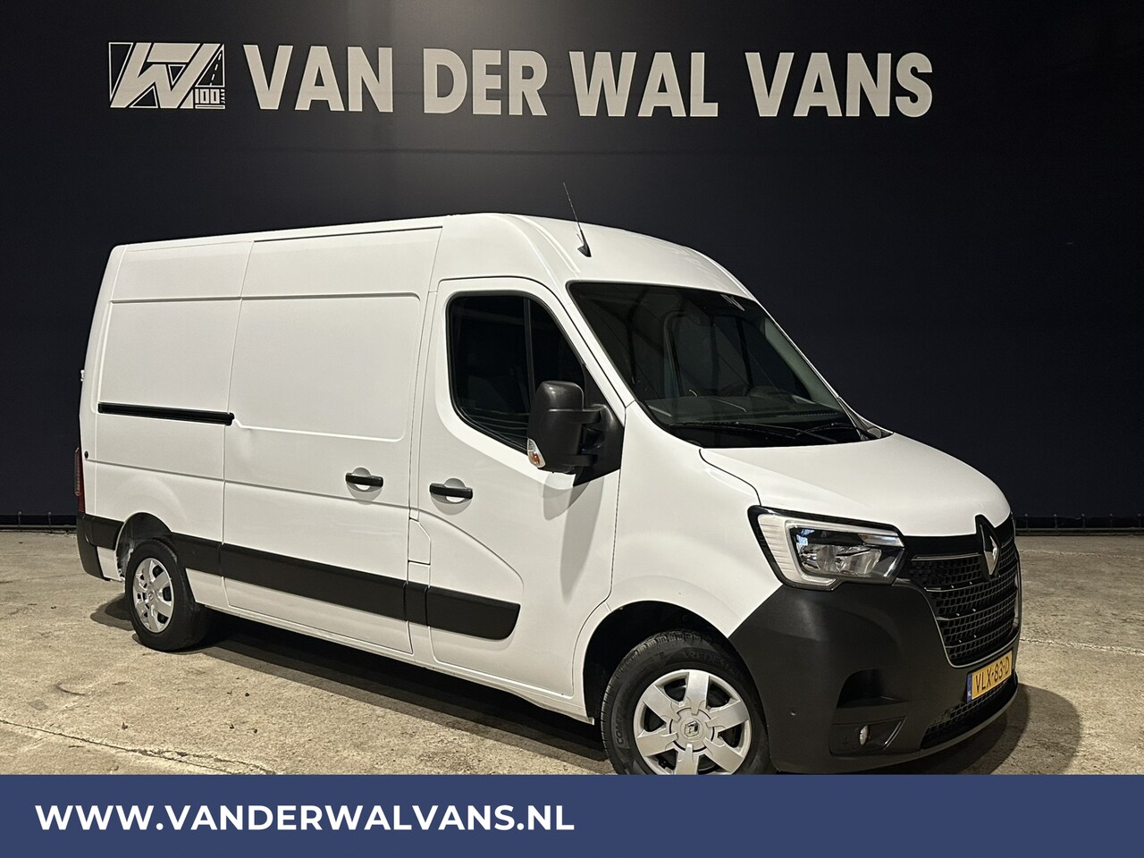 Renault Master - 2.3 dCi 136pk L2H2 Euro6 Airco | Navigatie | Camera | 2500kg Trekhaak cruisecontrol, parke - AutoWereld.nl