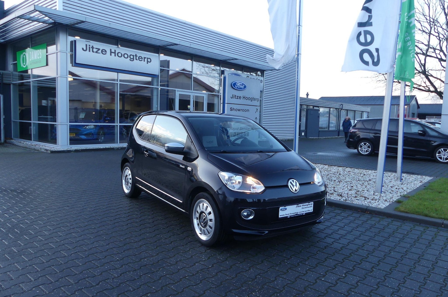 Volkswagen Up! - 1.0 high up! BlueMotion NAVI.BLACK UP!. AIRCO.70006KM 16 INCH. - AutoWereld.nl