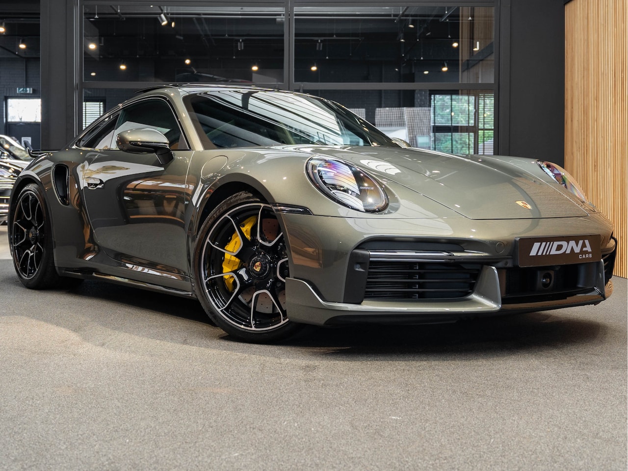 Porsche 911 - 992 Turbo S Sport Design 911 3.8 Turbo S - AutoWereld.nl