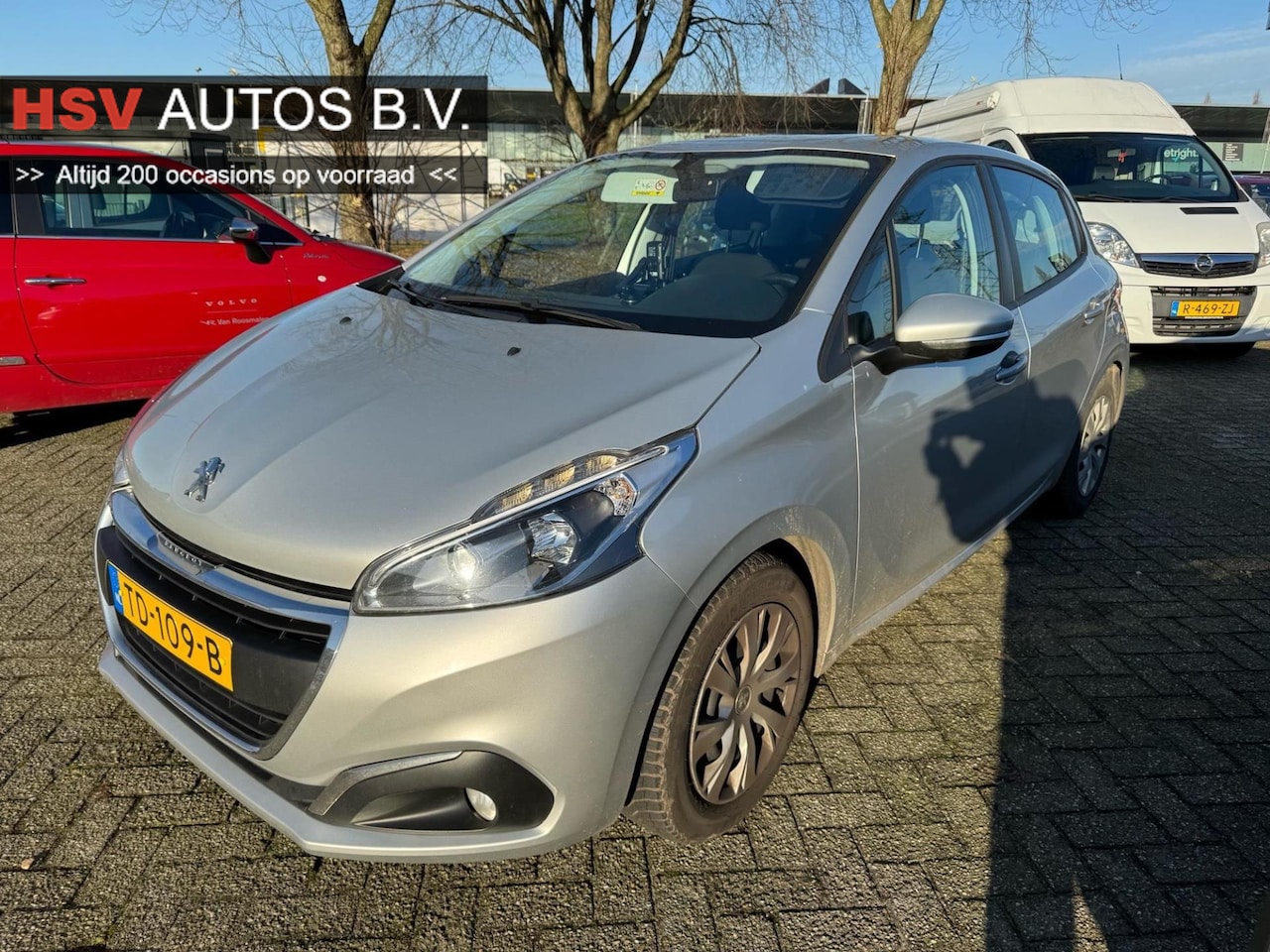 Peugeot 208 - 1.2 PureTech Blue Lion navi airco 4-deurs - AutoWereld.nl